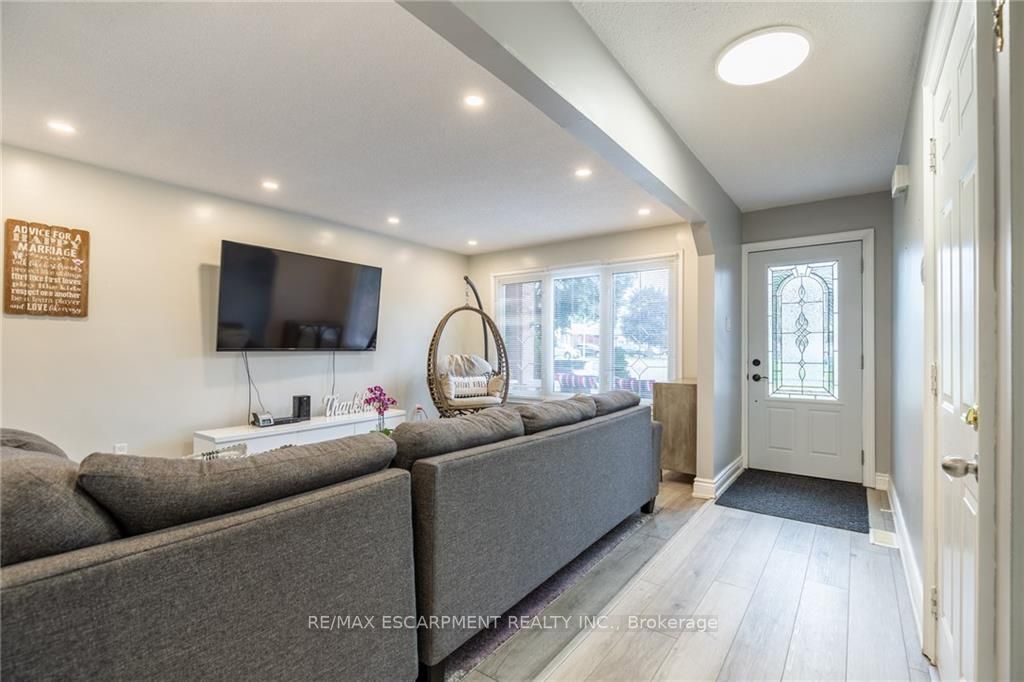 5 Twinoaks Cres