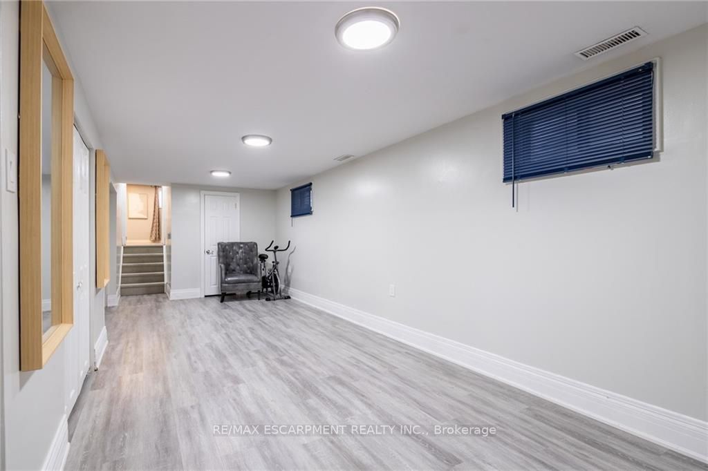 5 Twinoaks Cres