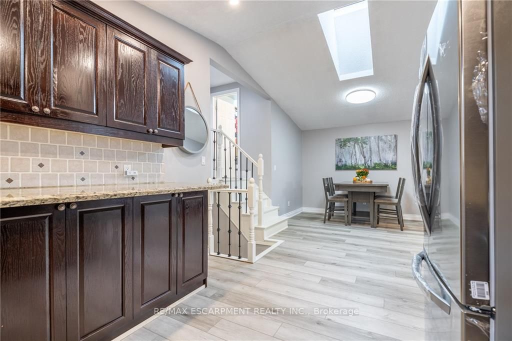 5 Twinoaks Cres