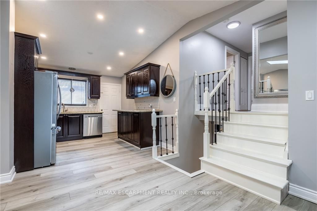 5 Twinoaks Cres