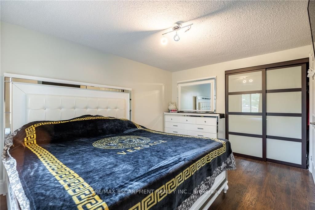 5 Twinoaks Cres