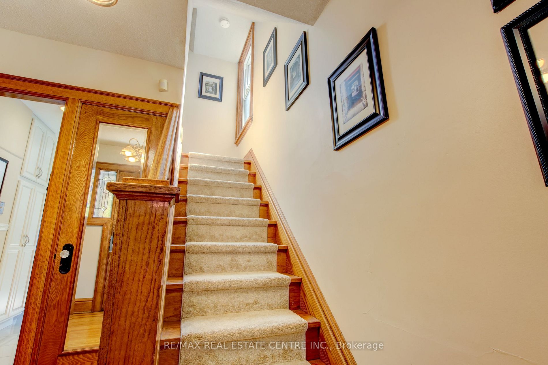 45 Wexford Ave S