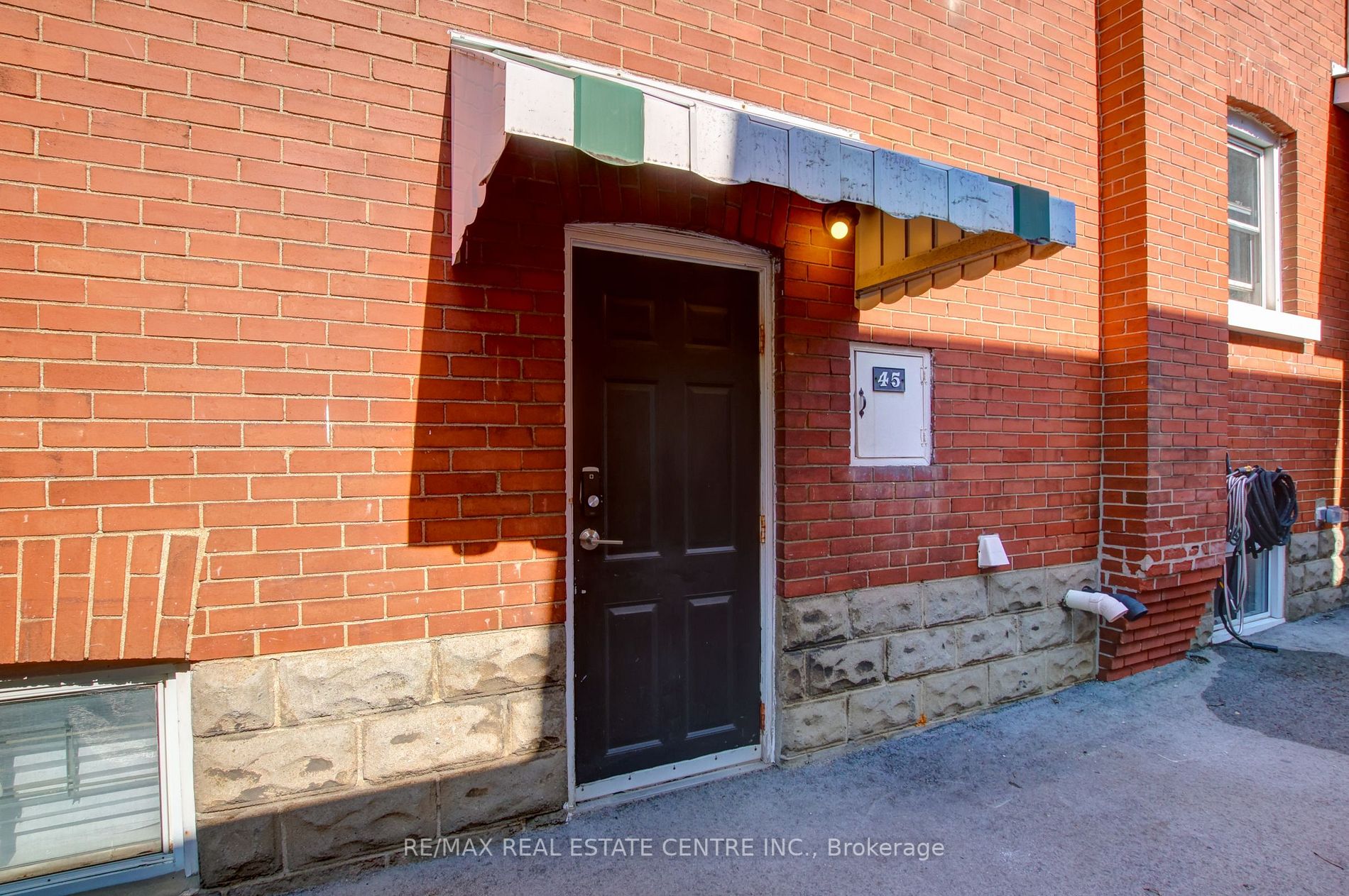 45 Wexford Ave S