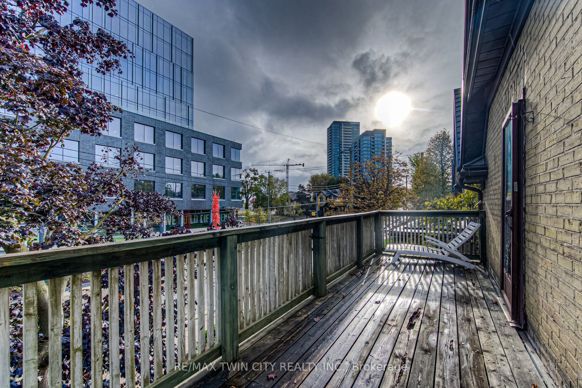 46 Wellington Street N