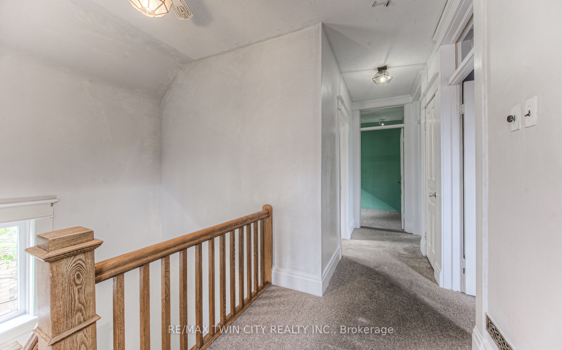46 Wellington Street N
