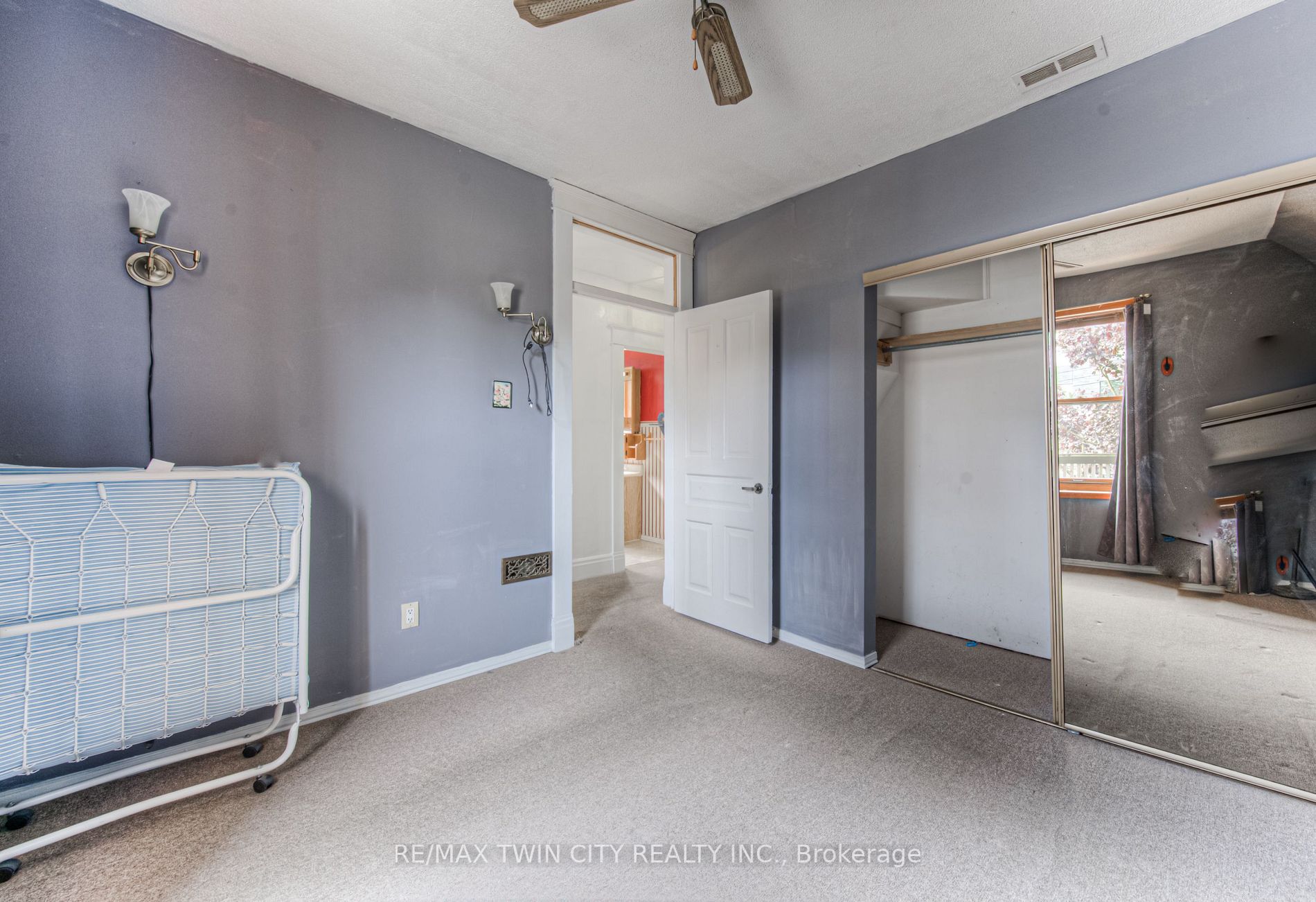 46 Wellington Street N