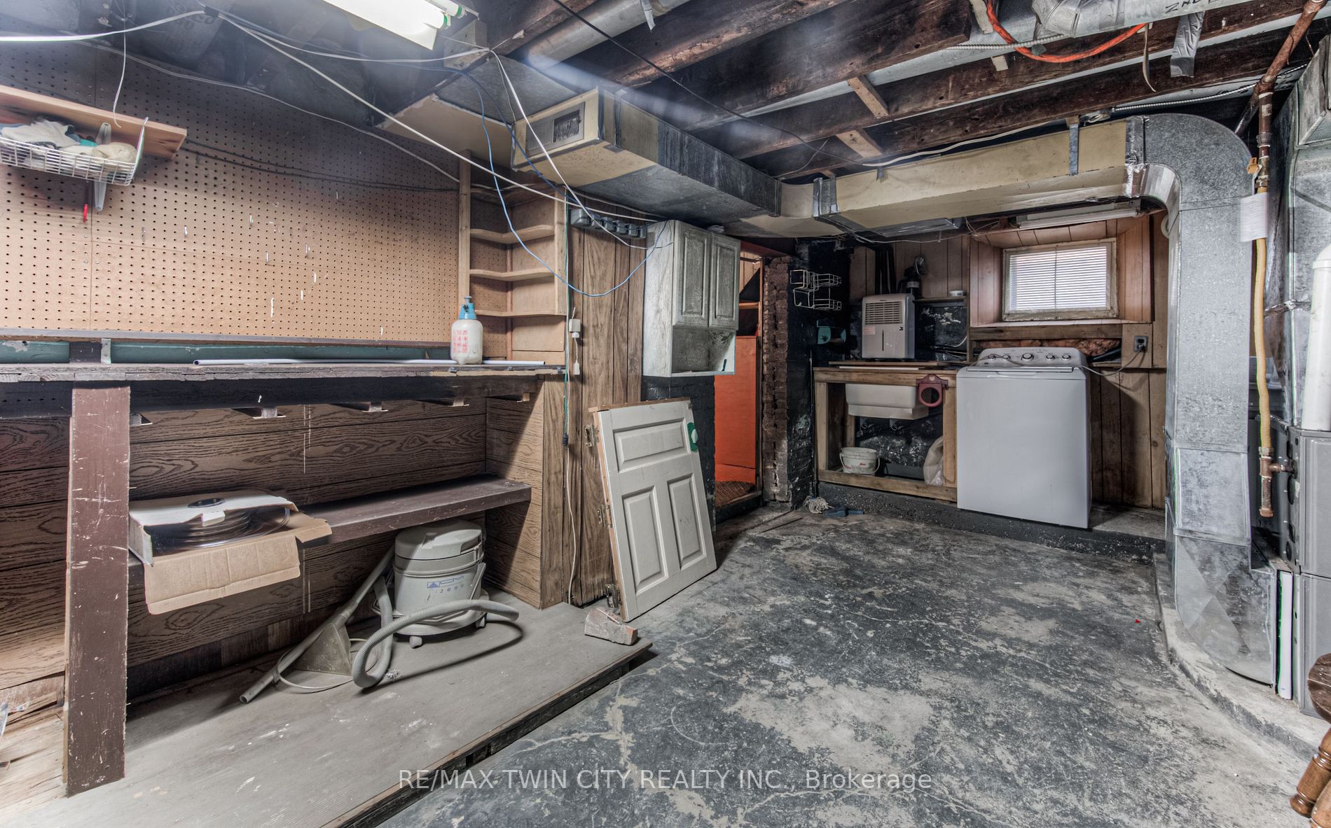 46 Wellington Street N