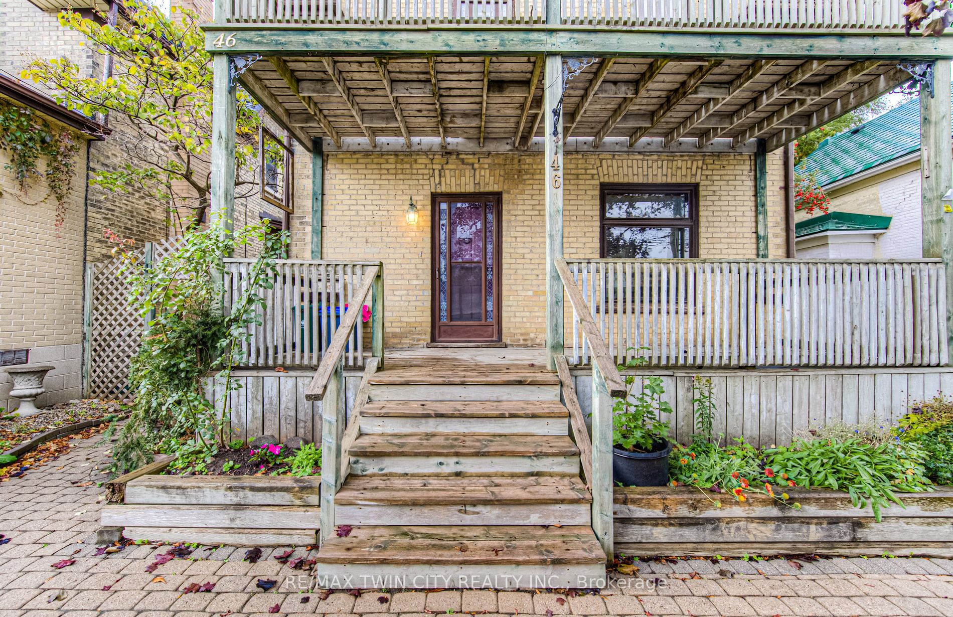 46 Wellington St N