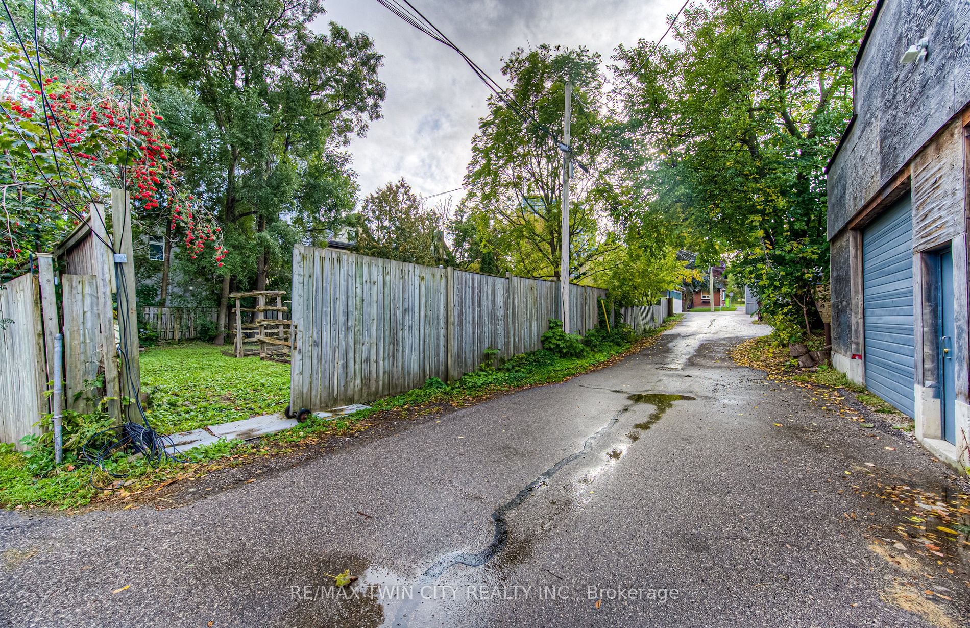 46 Wellington Street N