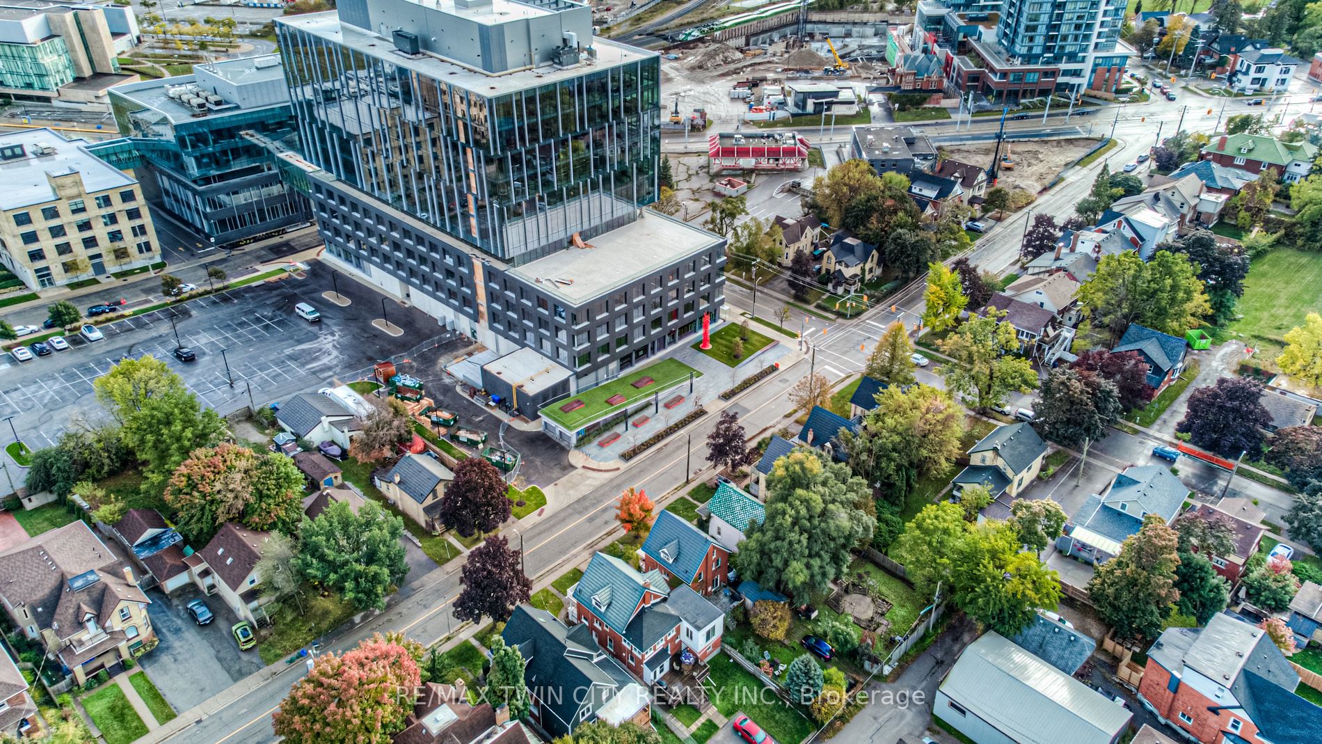 46 Wellington Street N