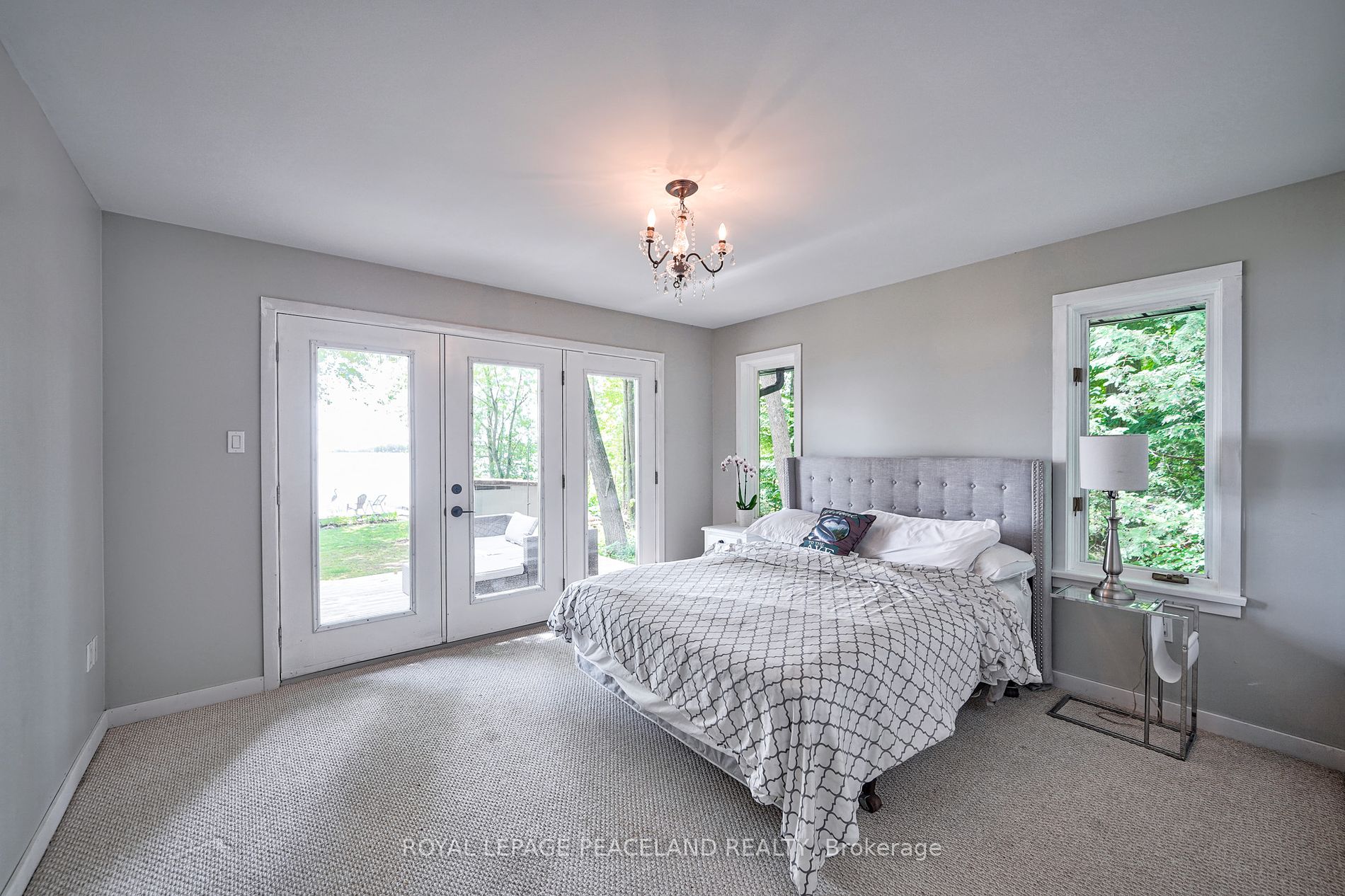 317 Riverside Dr