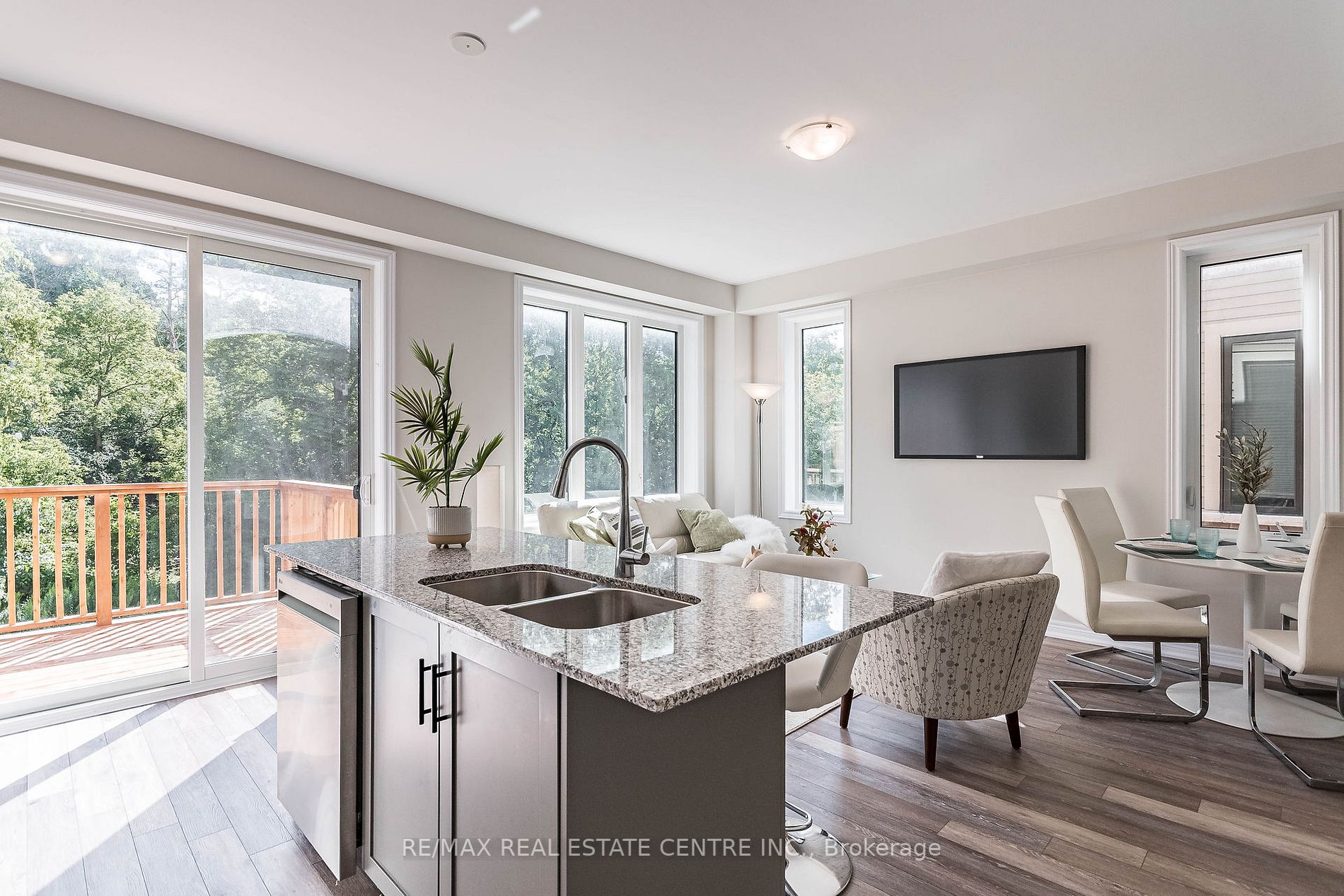 100 Hollywood Crt, #48