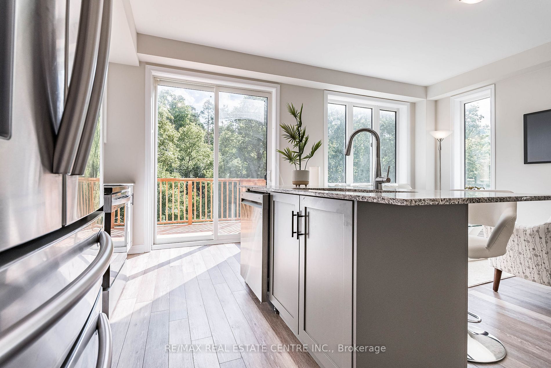 100 Hollywood Crt, #48