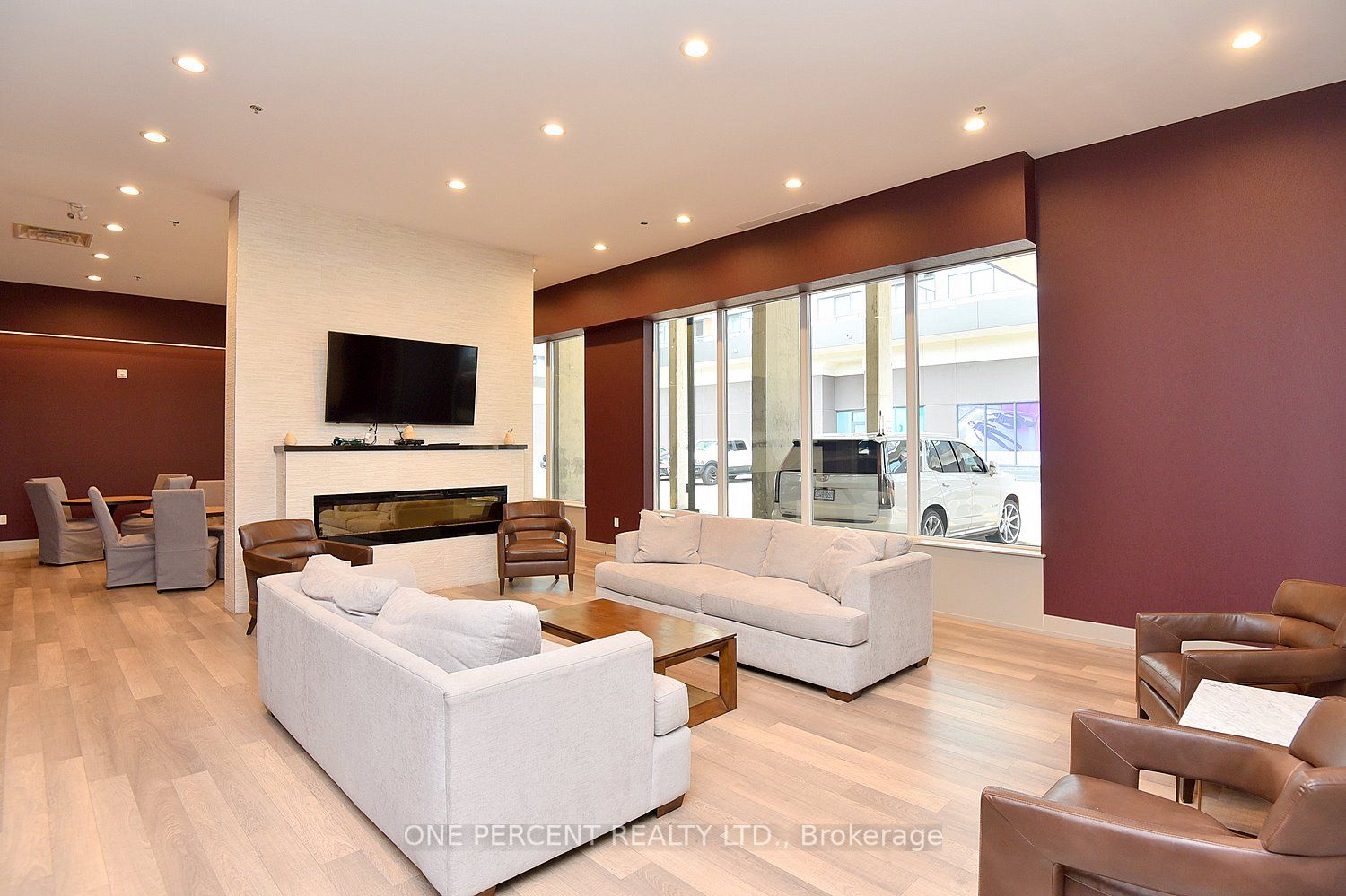 560 North Service Rd, #605