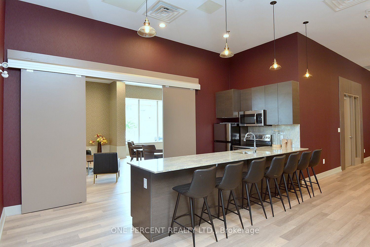 560 North Service Rd, #605