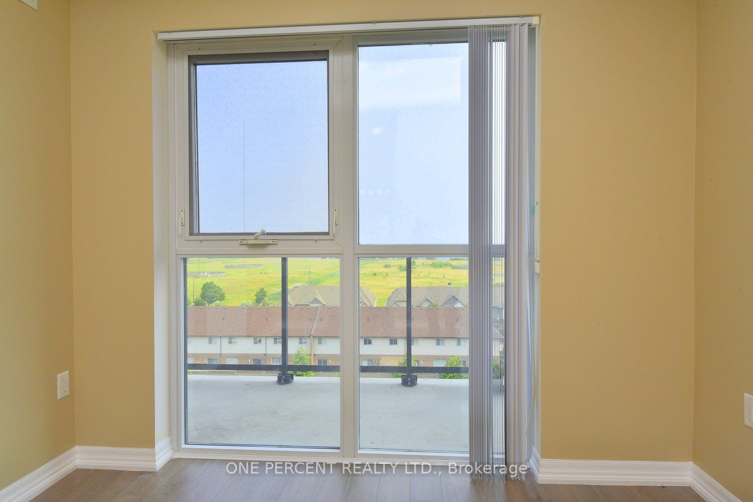 560 North Service Rd, #605