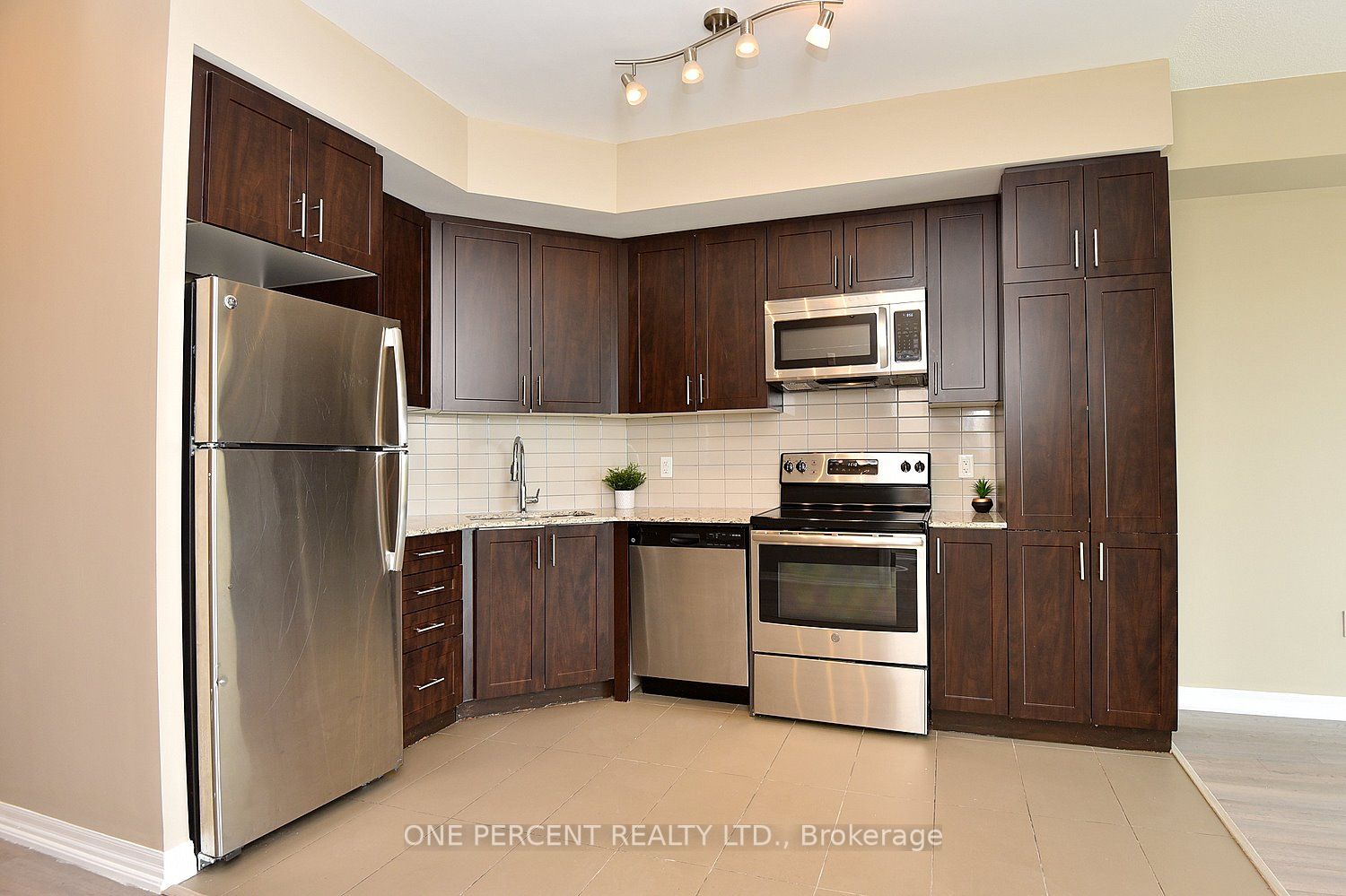560 North Service Rd, #605