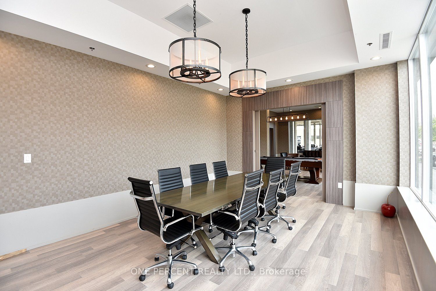 560 North Service Rd, #605