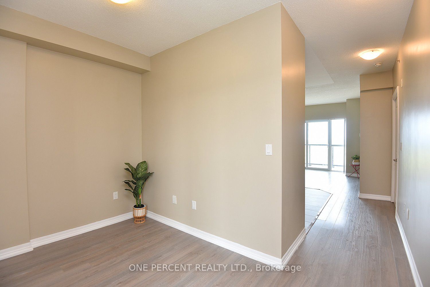 560 North Service Rd, #605