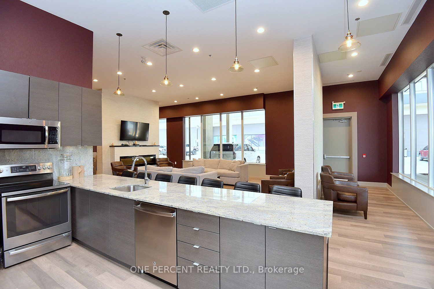 560 North Service Rd, #605