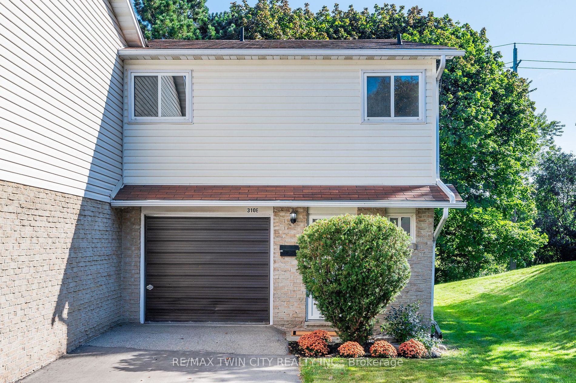 310E Bluevale Street N, #310