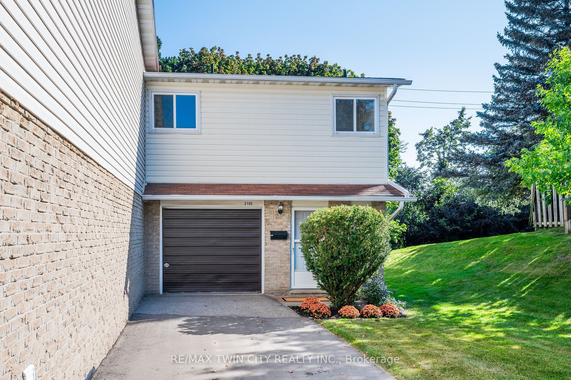 310E Bluevale Street N, #310