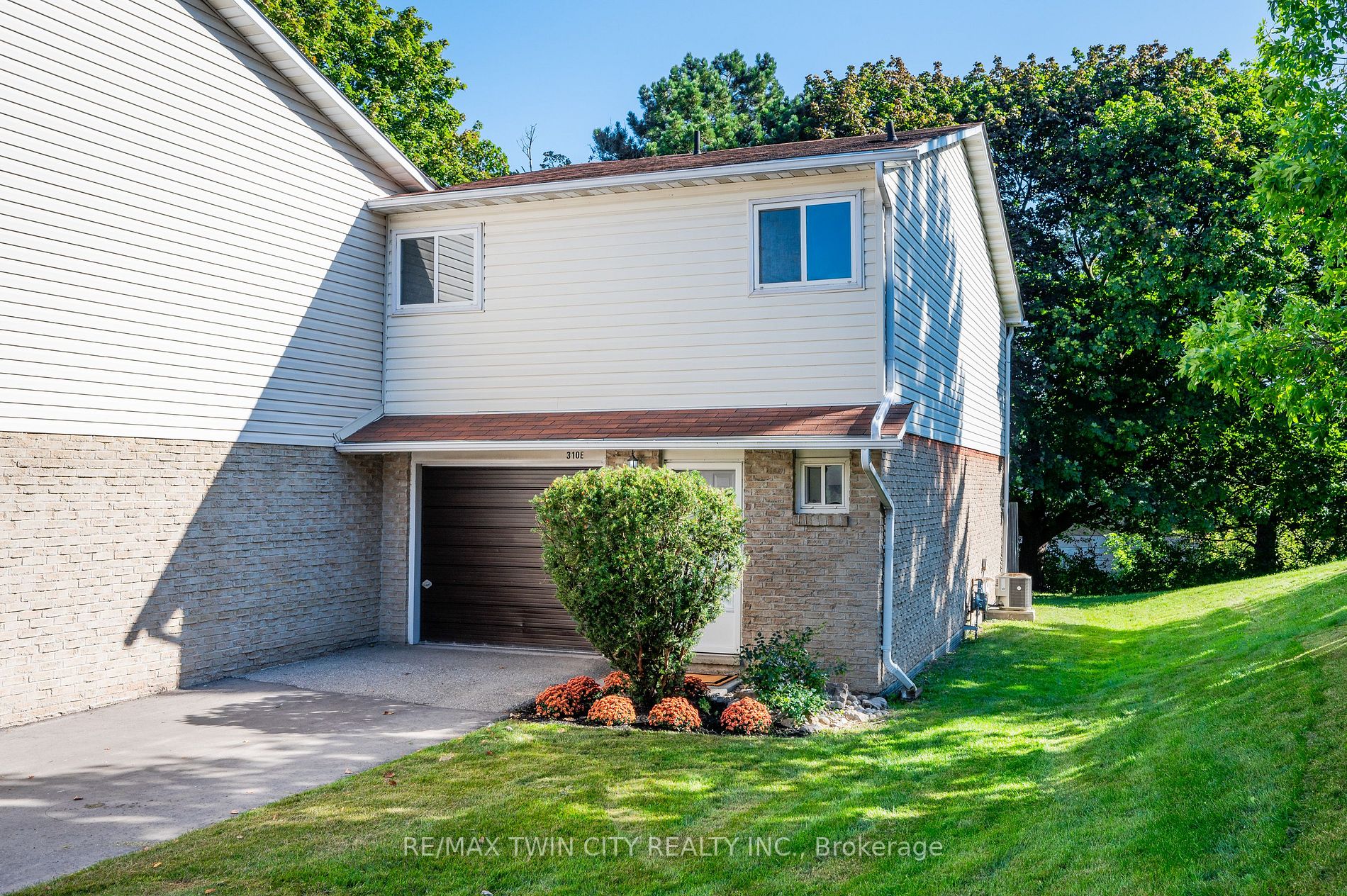310E Bluevale Street N, #310