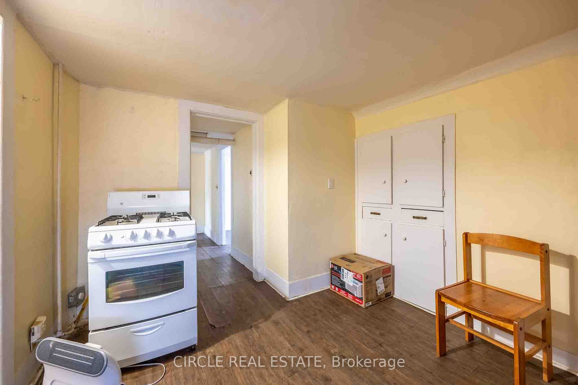 945-951 Wellington Ave