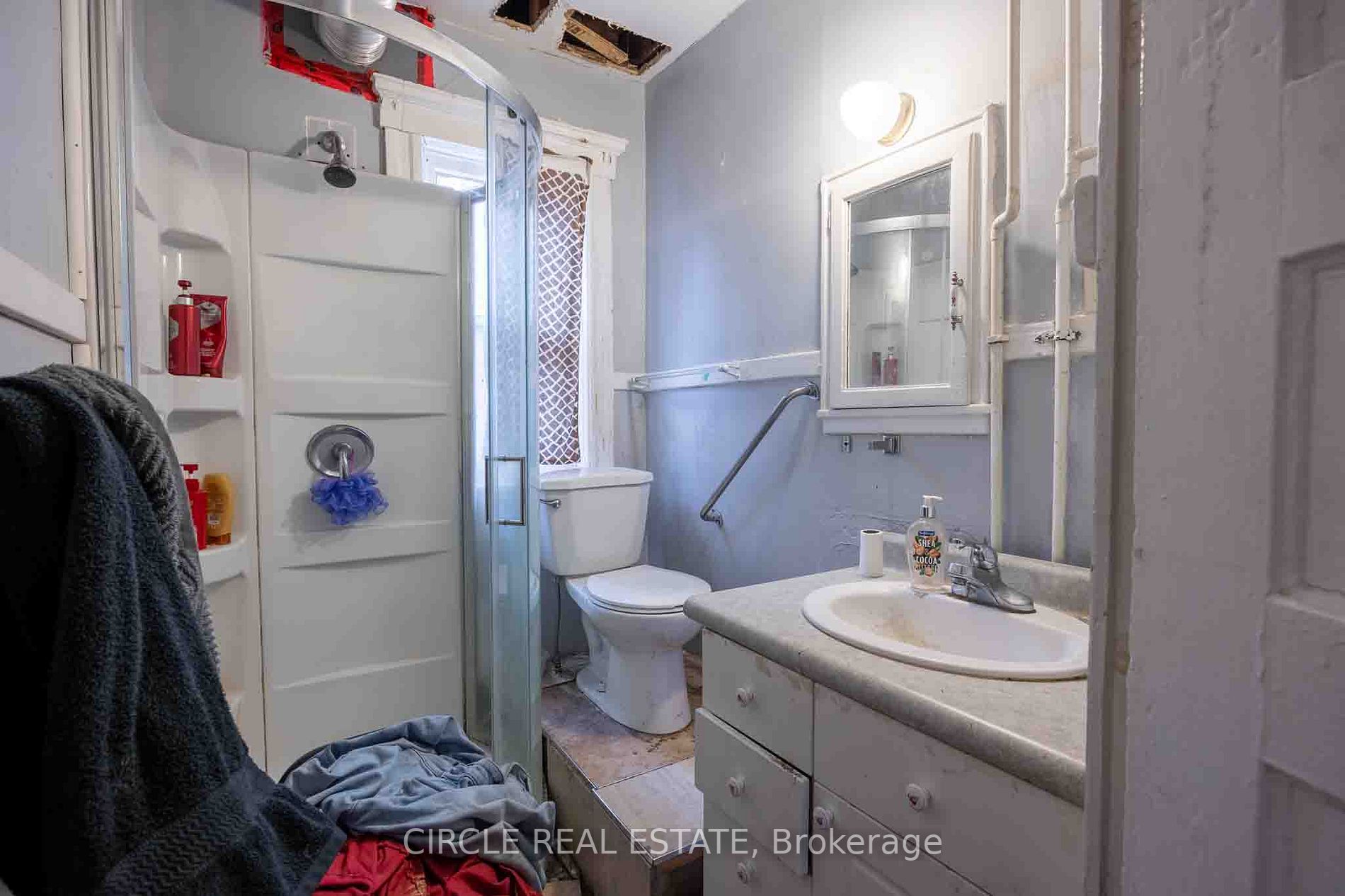 945-951 Wellington Ave