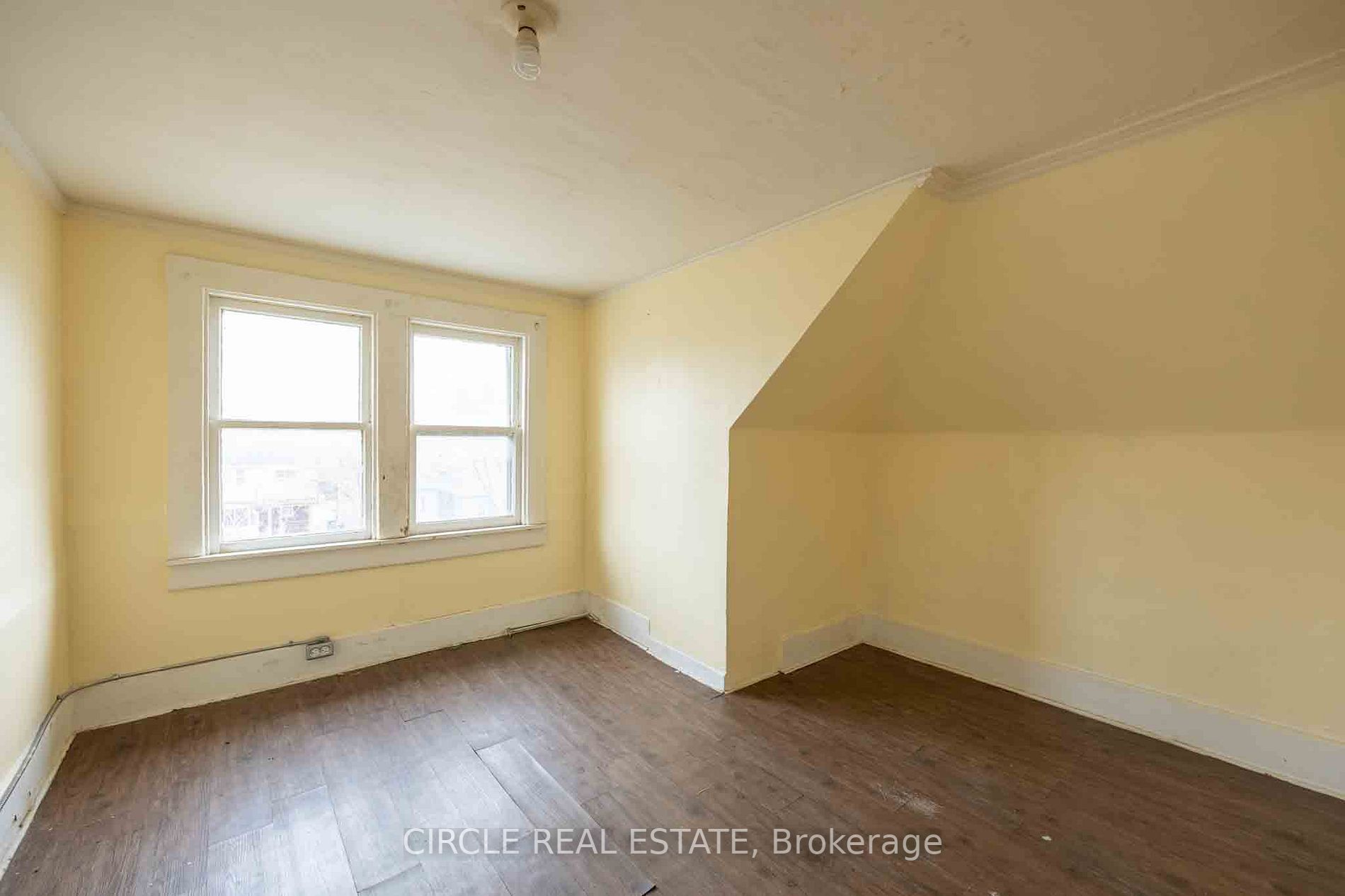 945-951 Wellington Ave