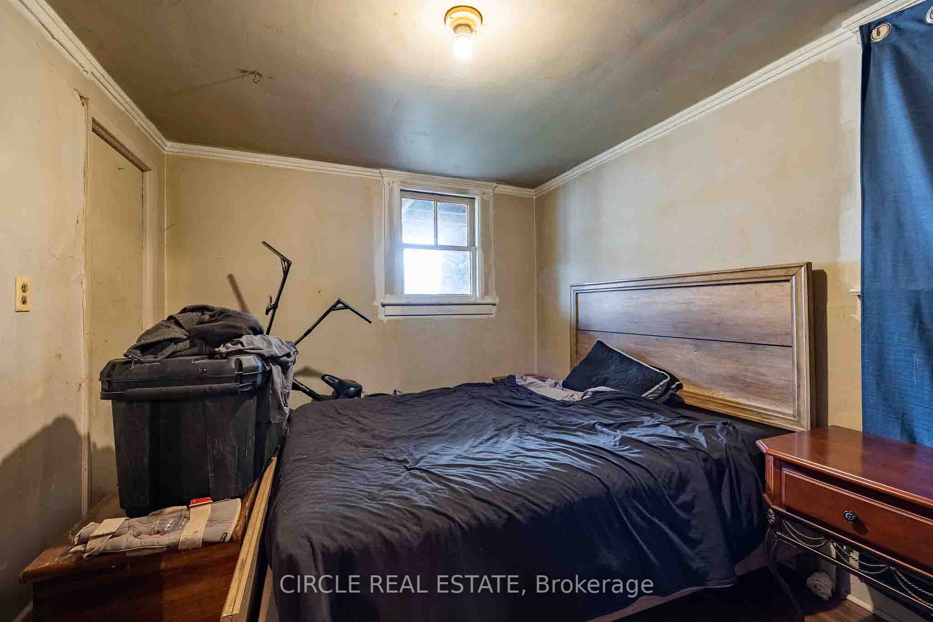 945-951 Wellington Ave