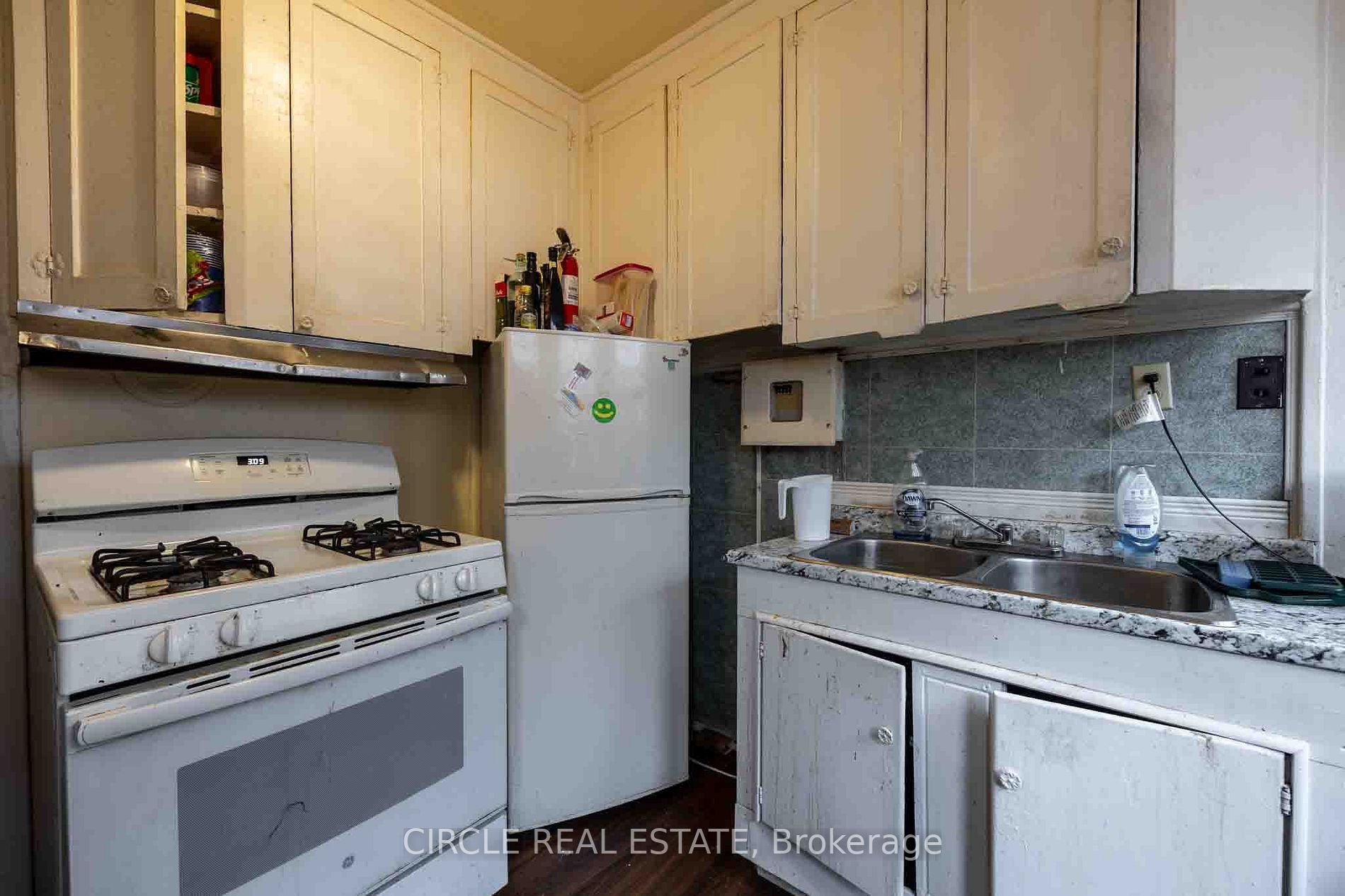 945-951 Wellington Ave