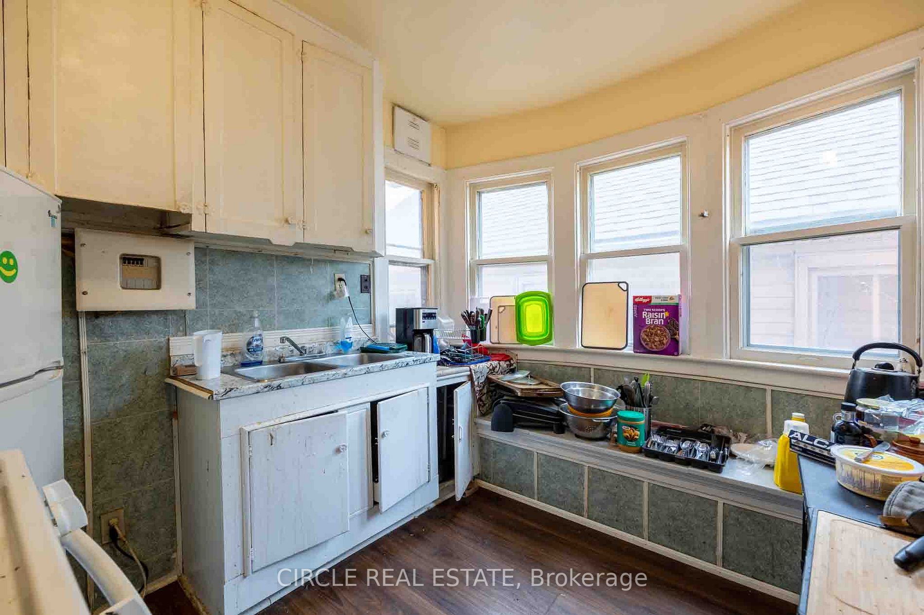 945-951 Wellington Ave