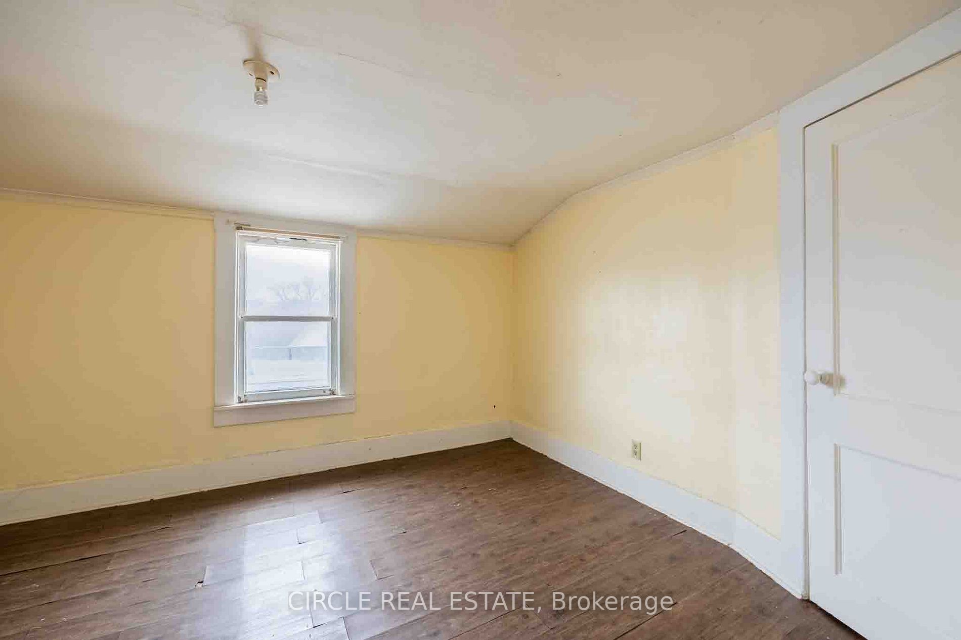 945-951 Wellington Ave