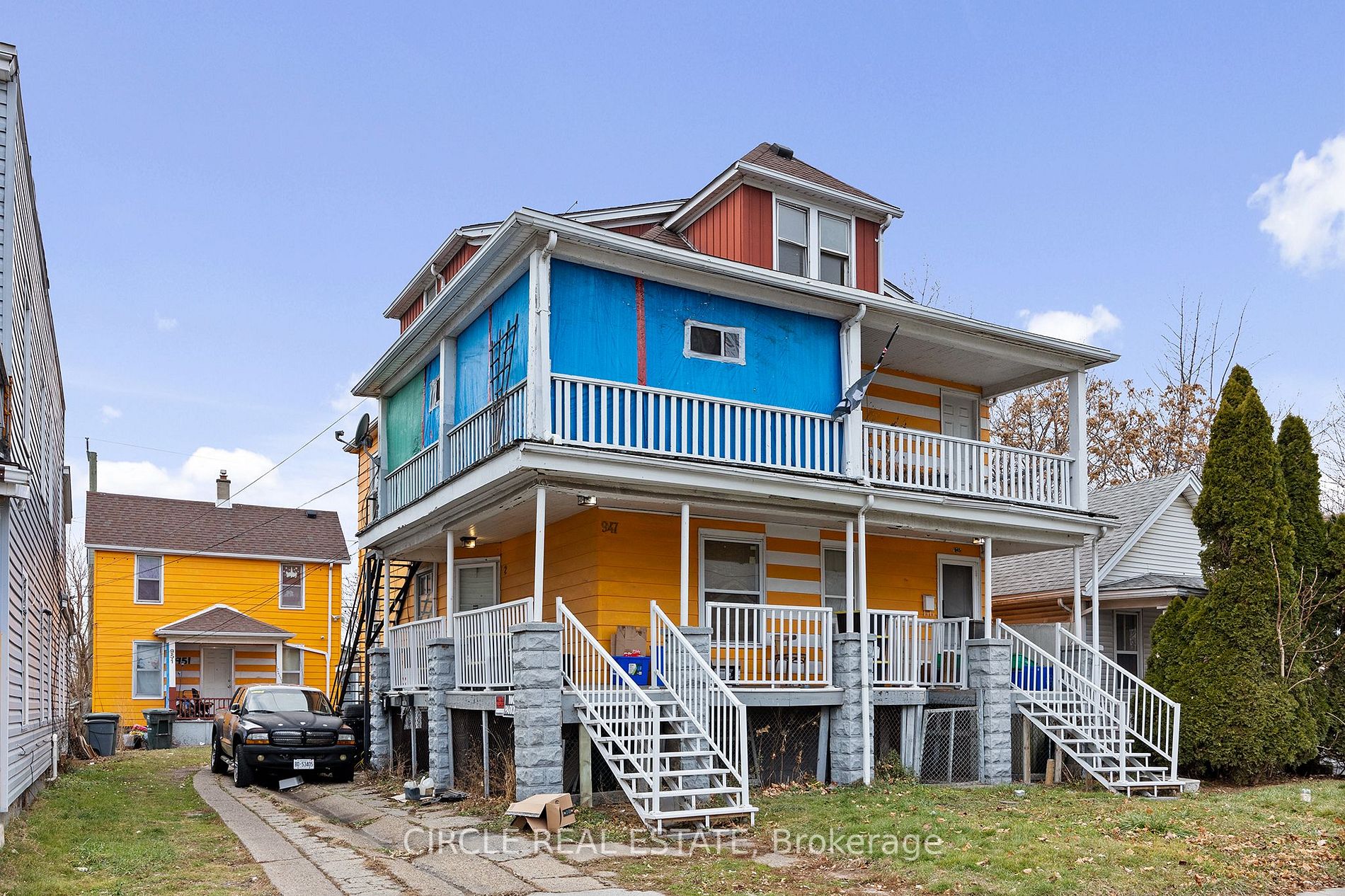 945-951 Wellington Ave