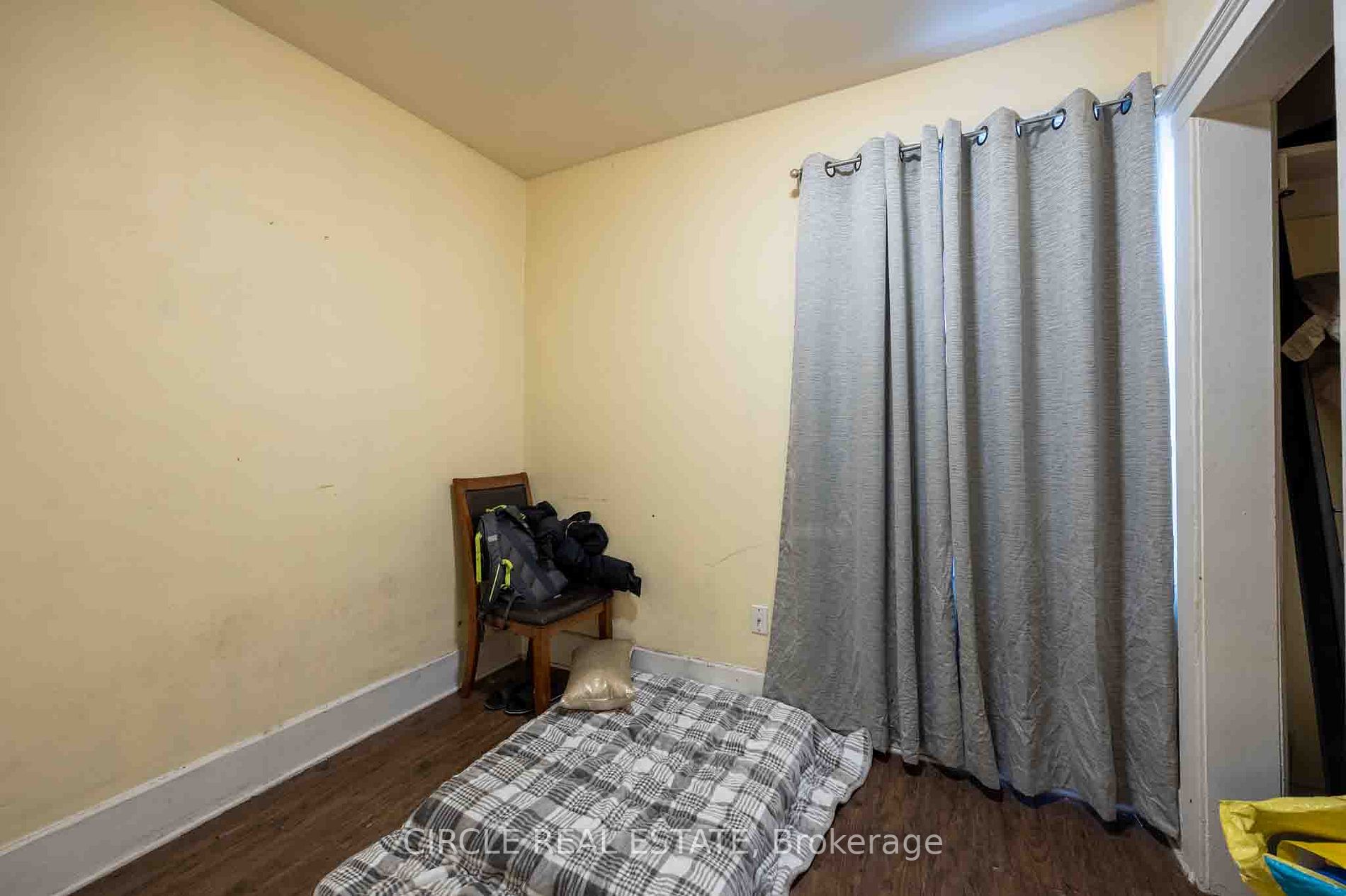 945-951 Wellington Ave