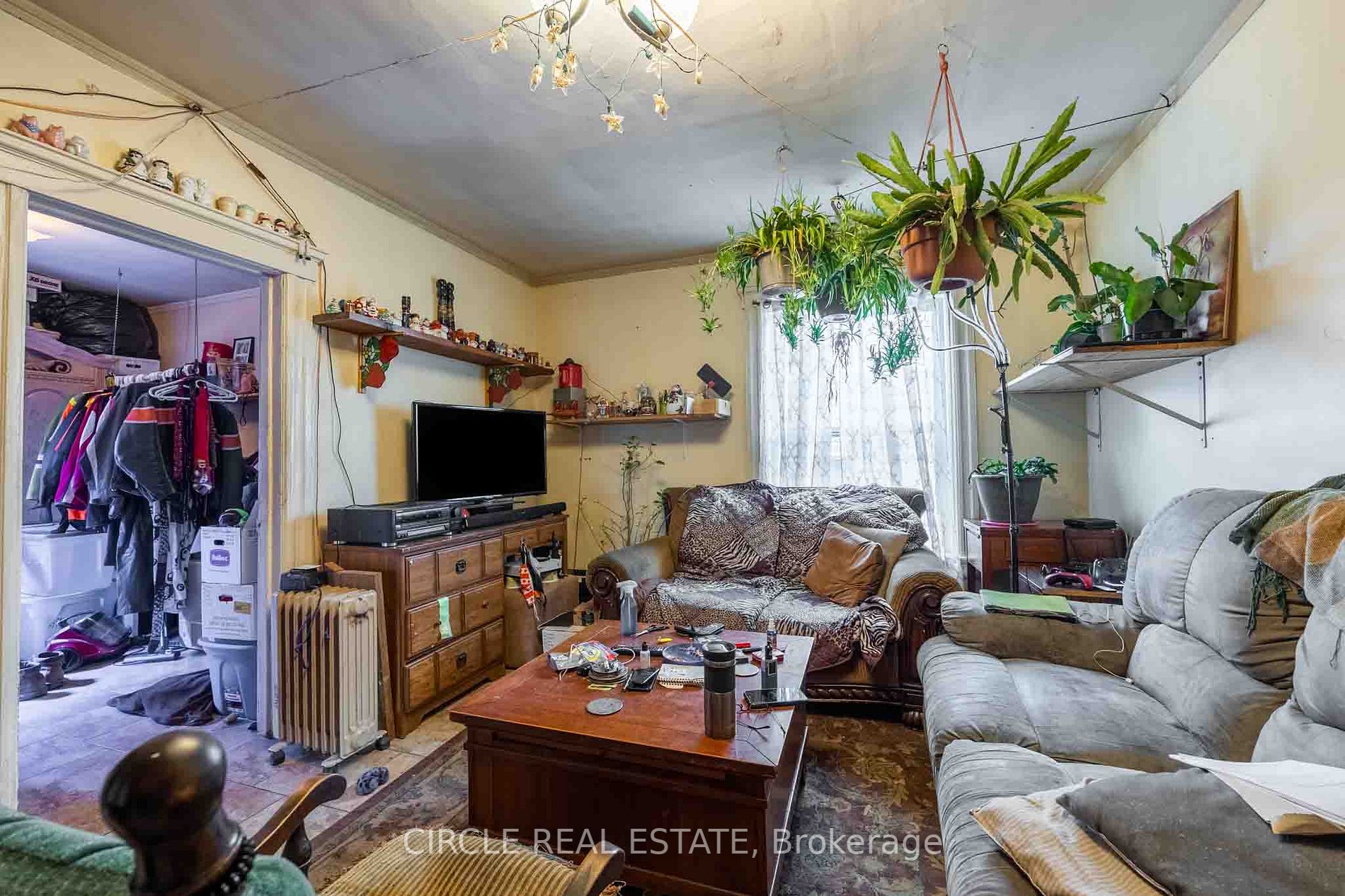 945-951 Wellington Ave