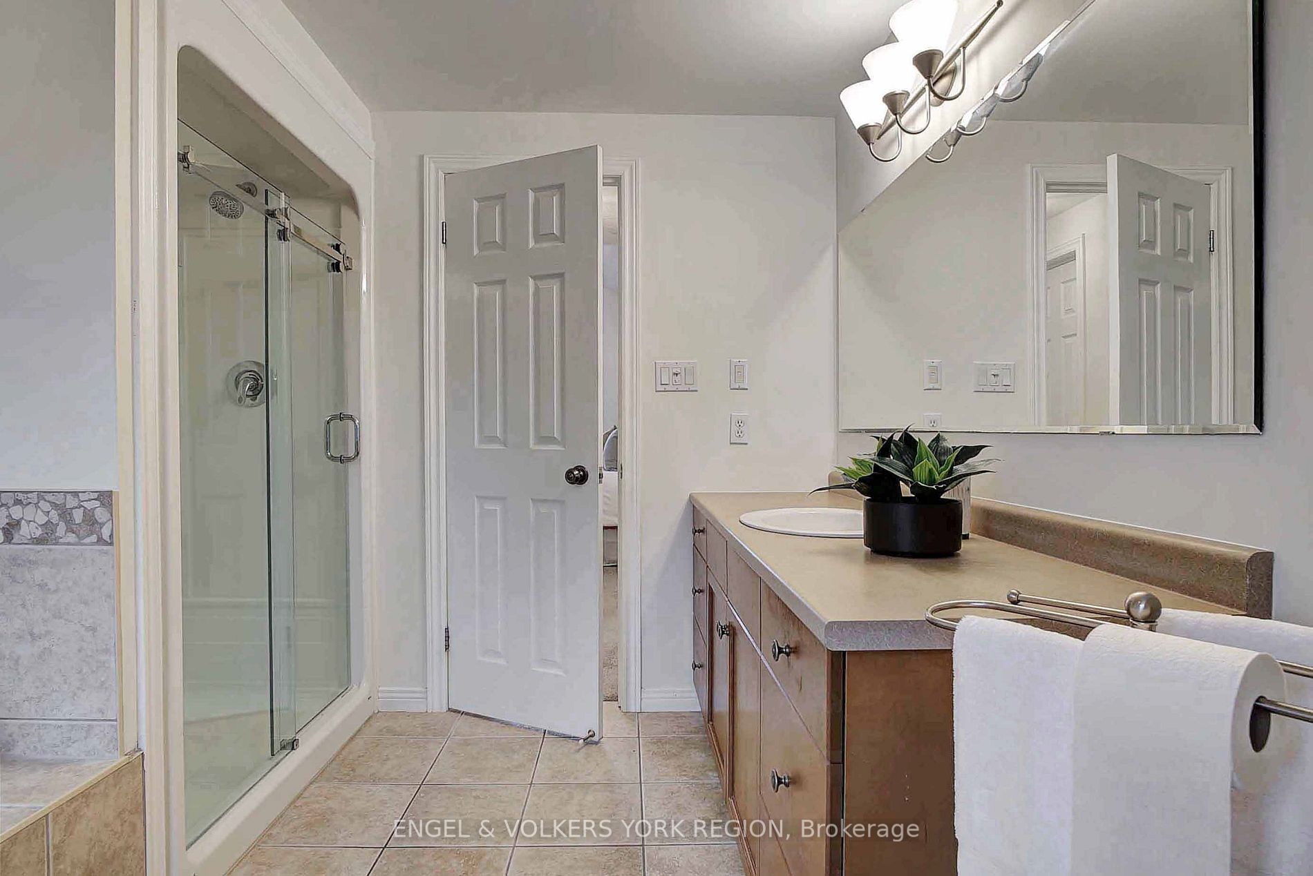 19 Baden Crt