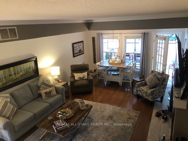 1 Sherwood St, #204