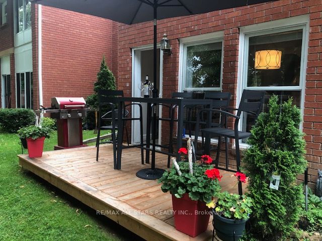 1 Sherwood St, #204