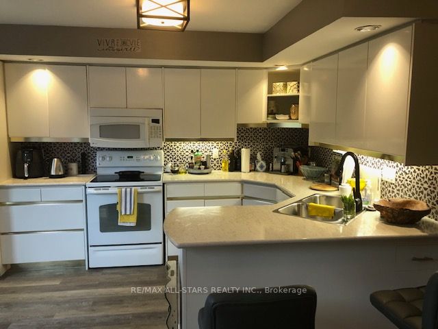 1 Sherwood St, #204