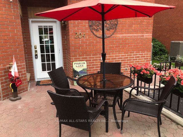 1 Sherwood St, #204