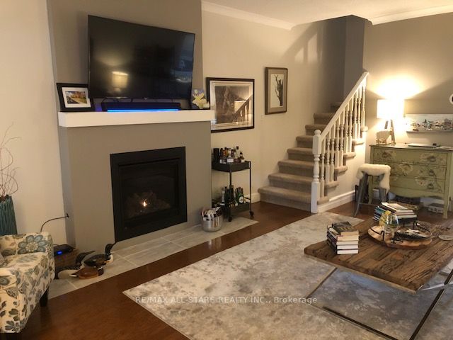 1 Sherwood St, #204