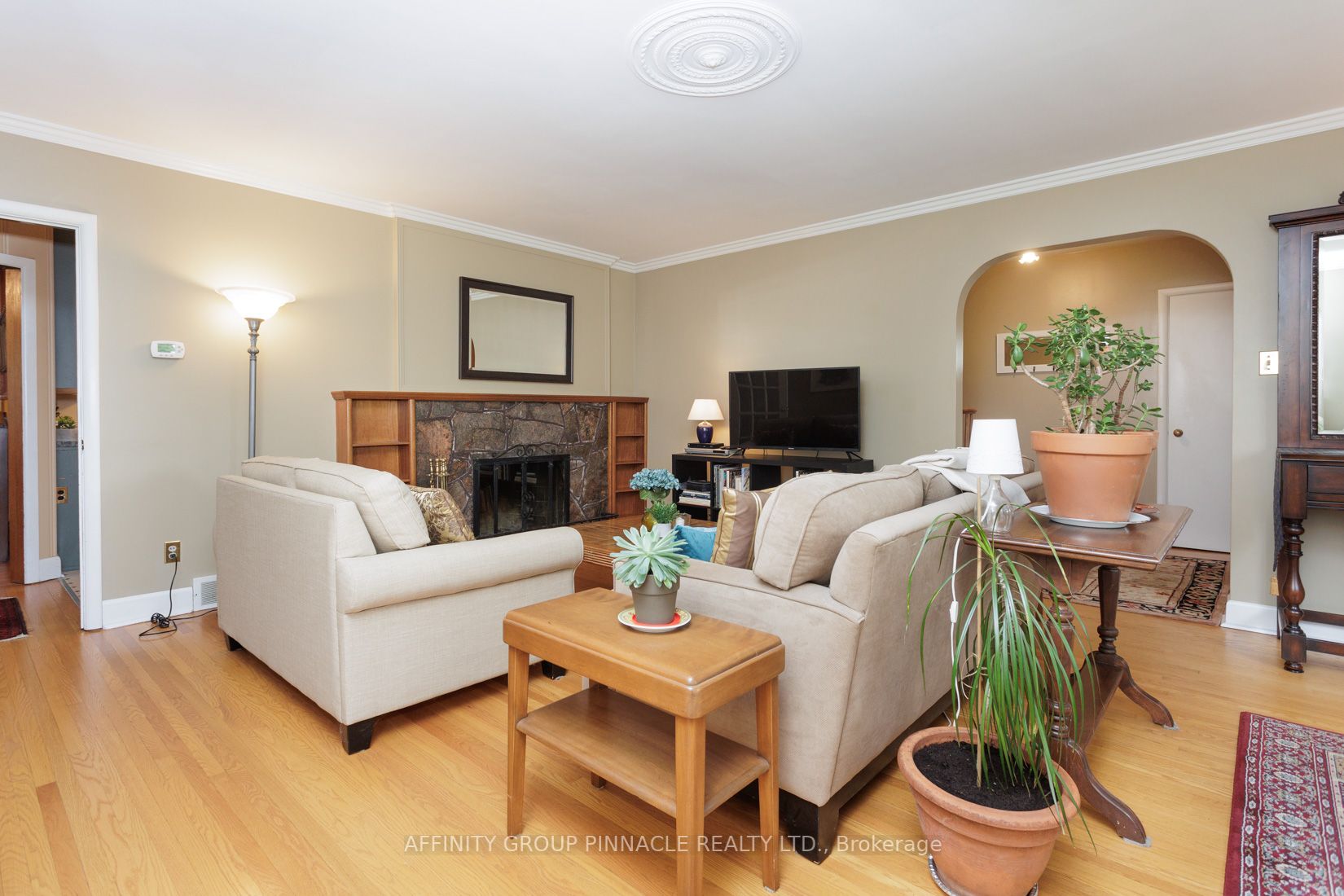 88 Albert St N