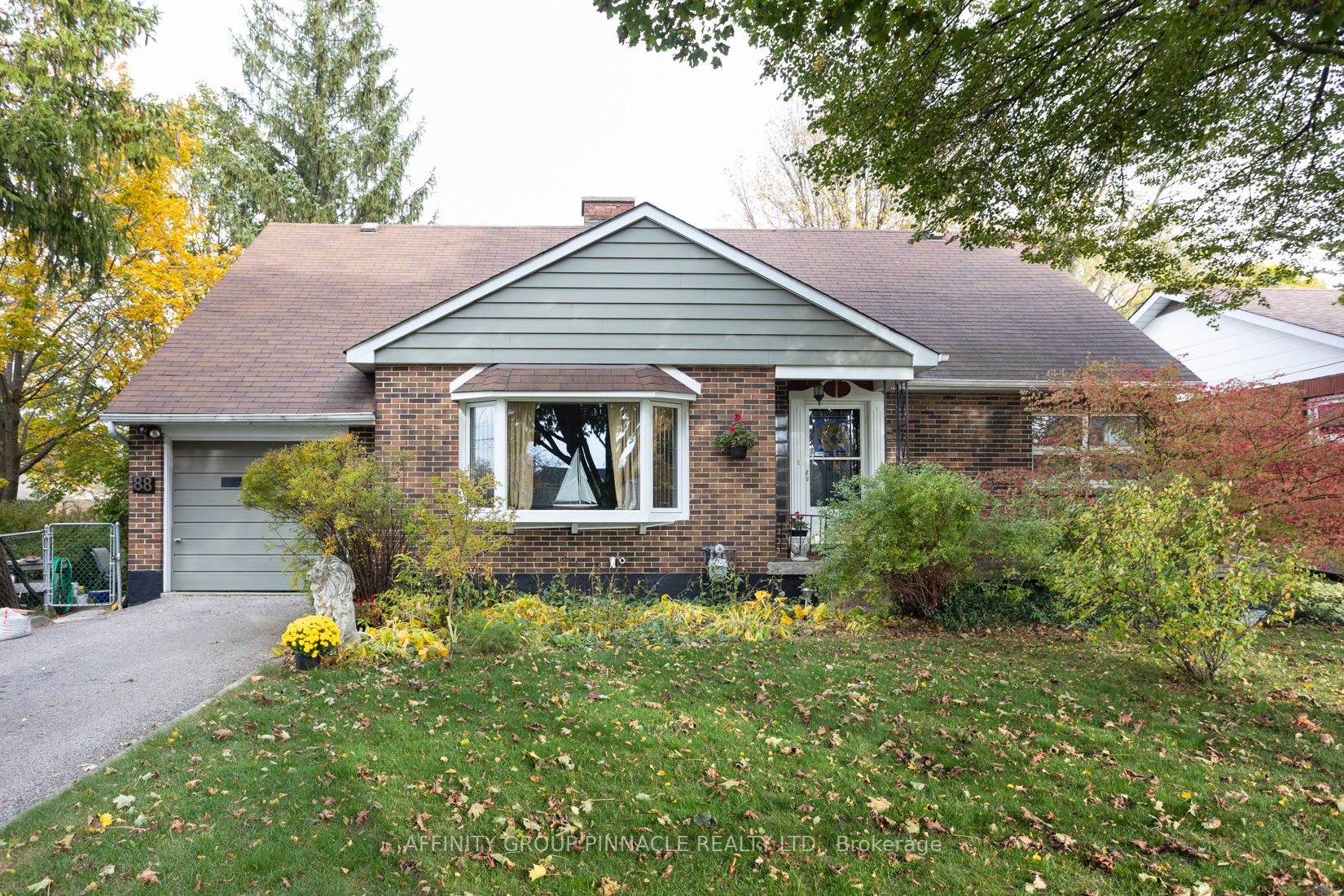 88 Albert St N