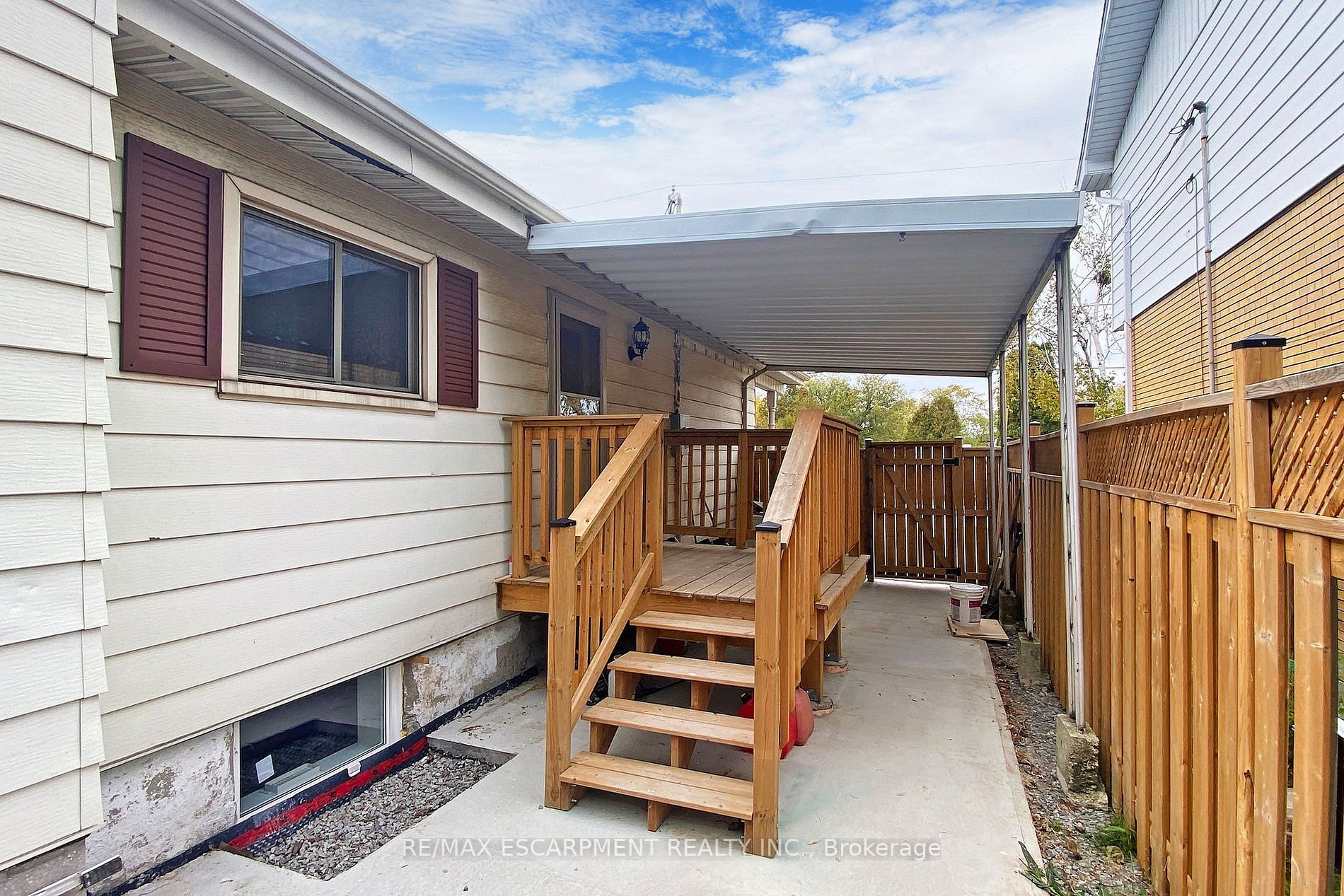 65 FIELDING Crescent, #UPPER