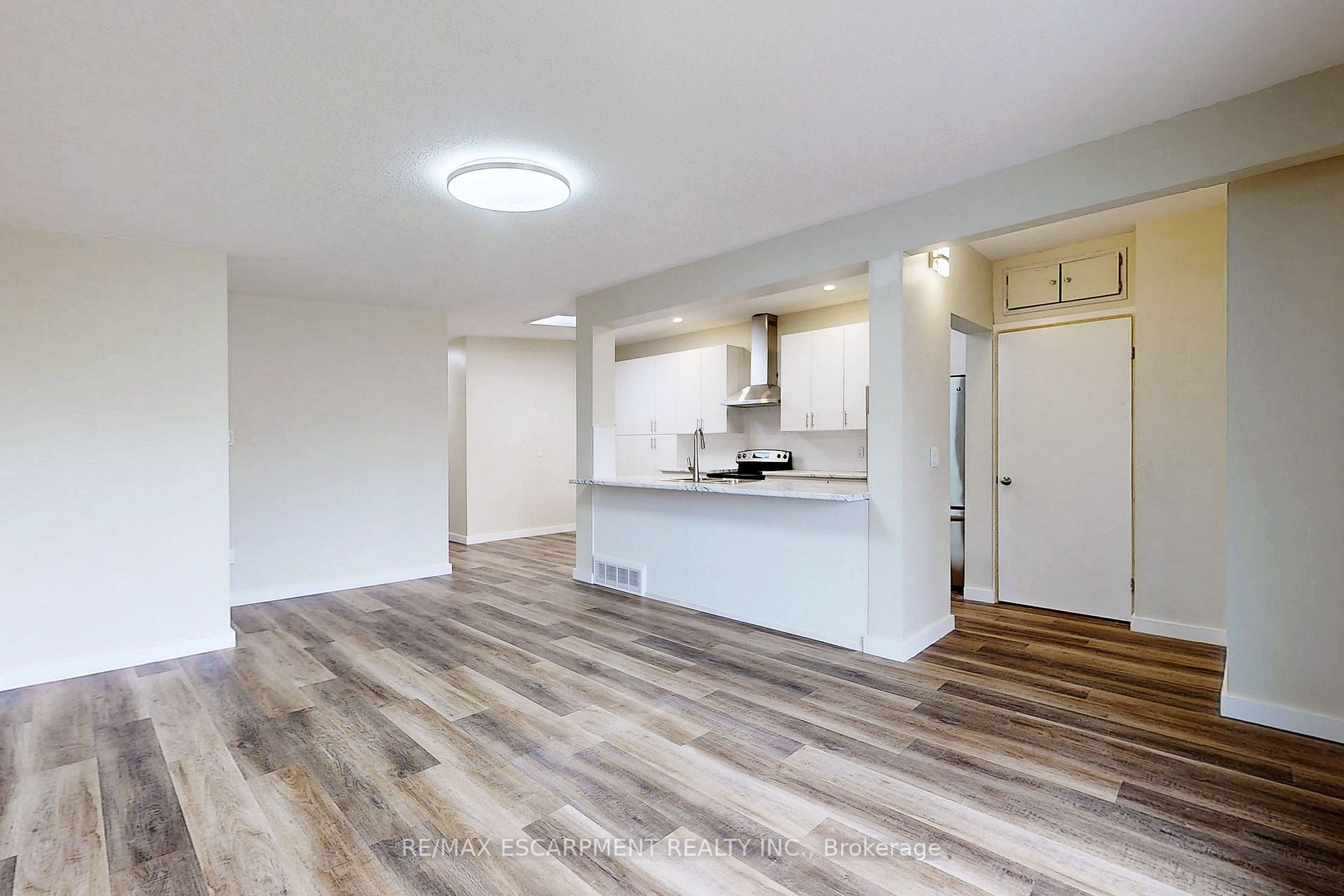 65 FIELDING Crescent, #UPPER