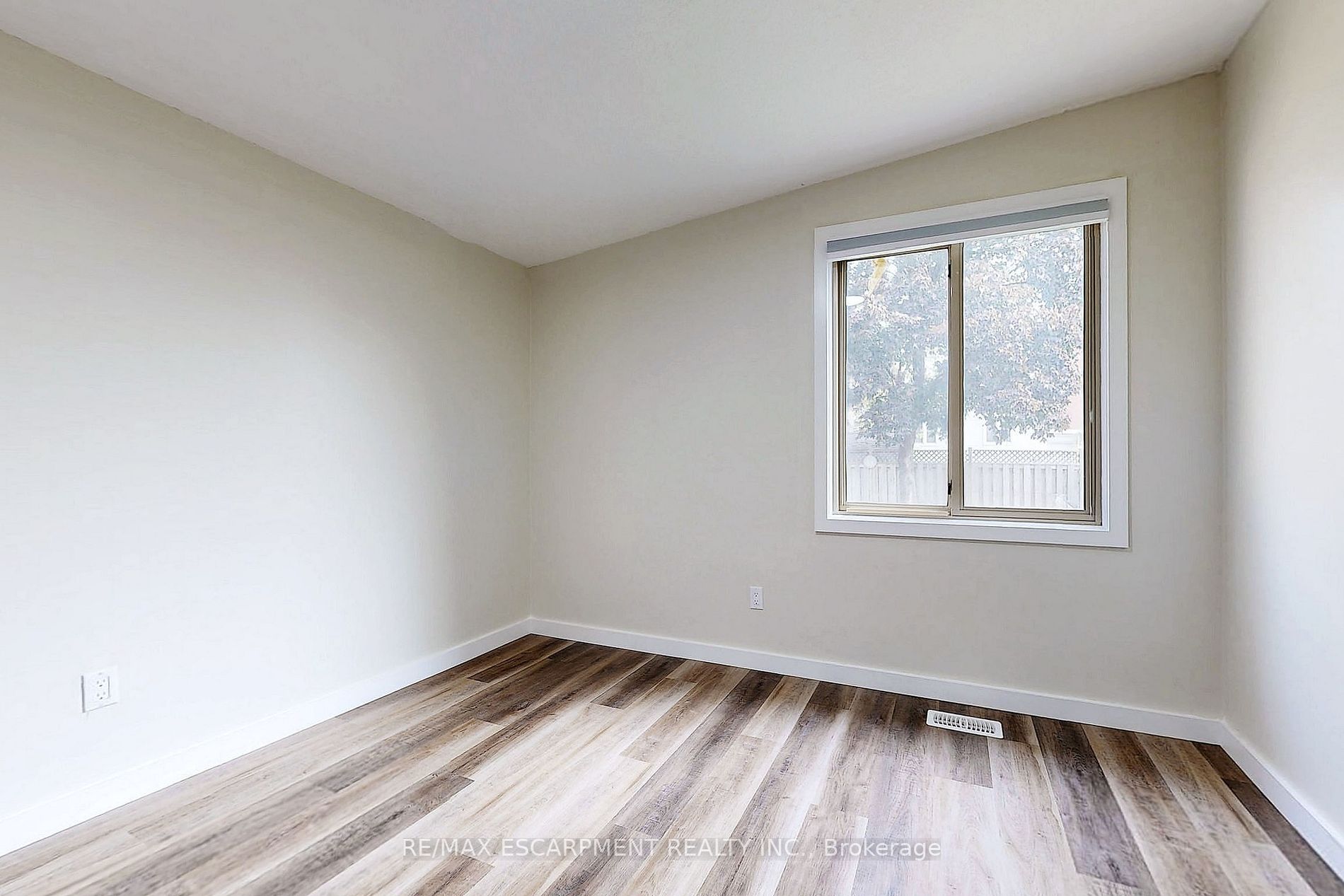 65 FIELDING Crescent, #UPPER