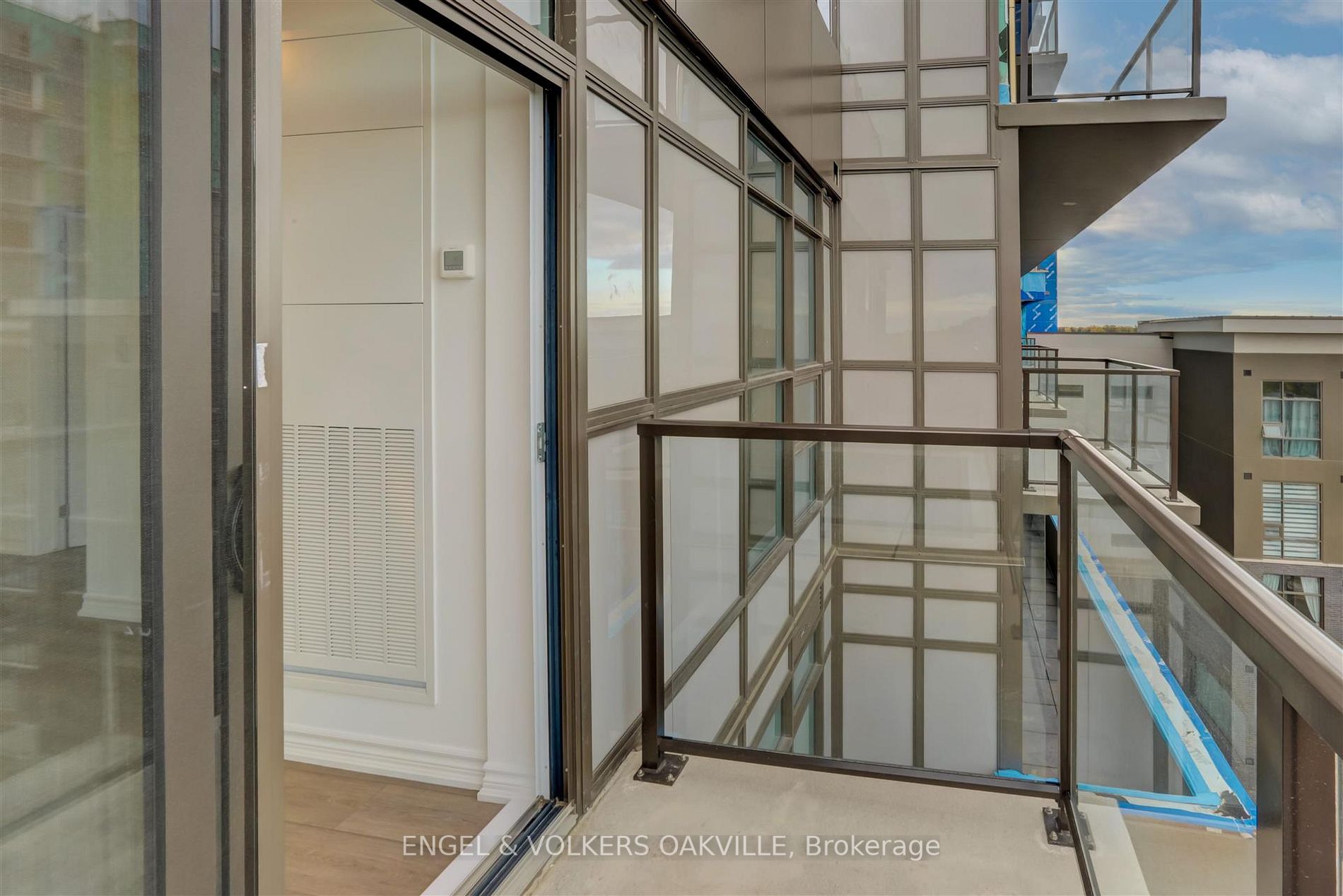 460 Dundas St E, #611