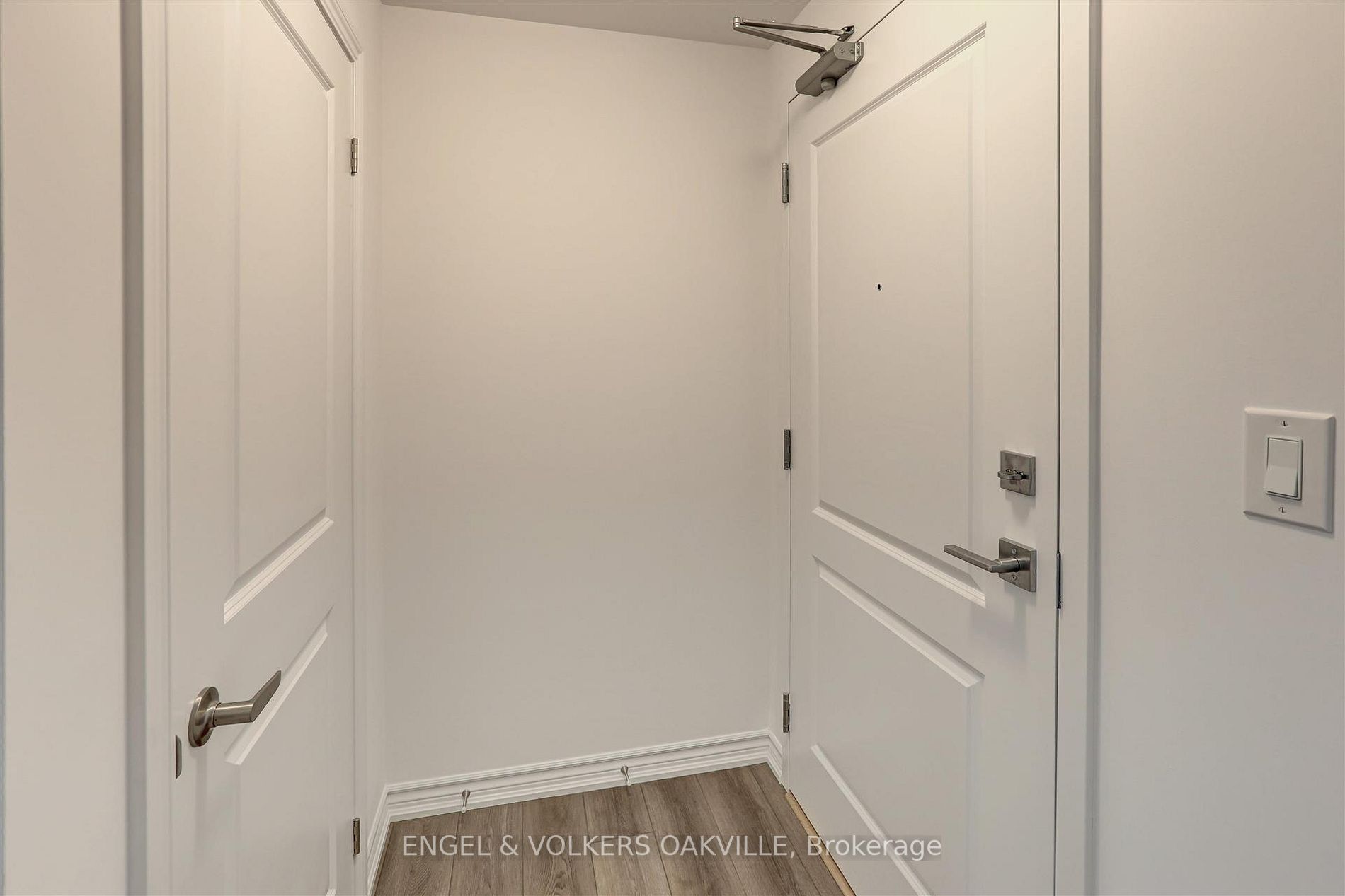 460 Dundas St E, #611